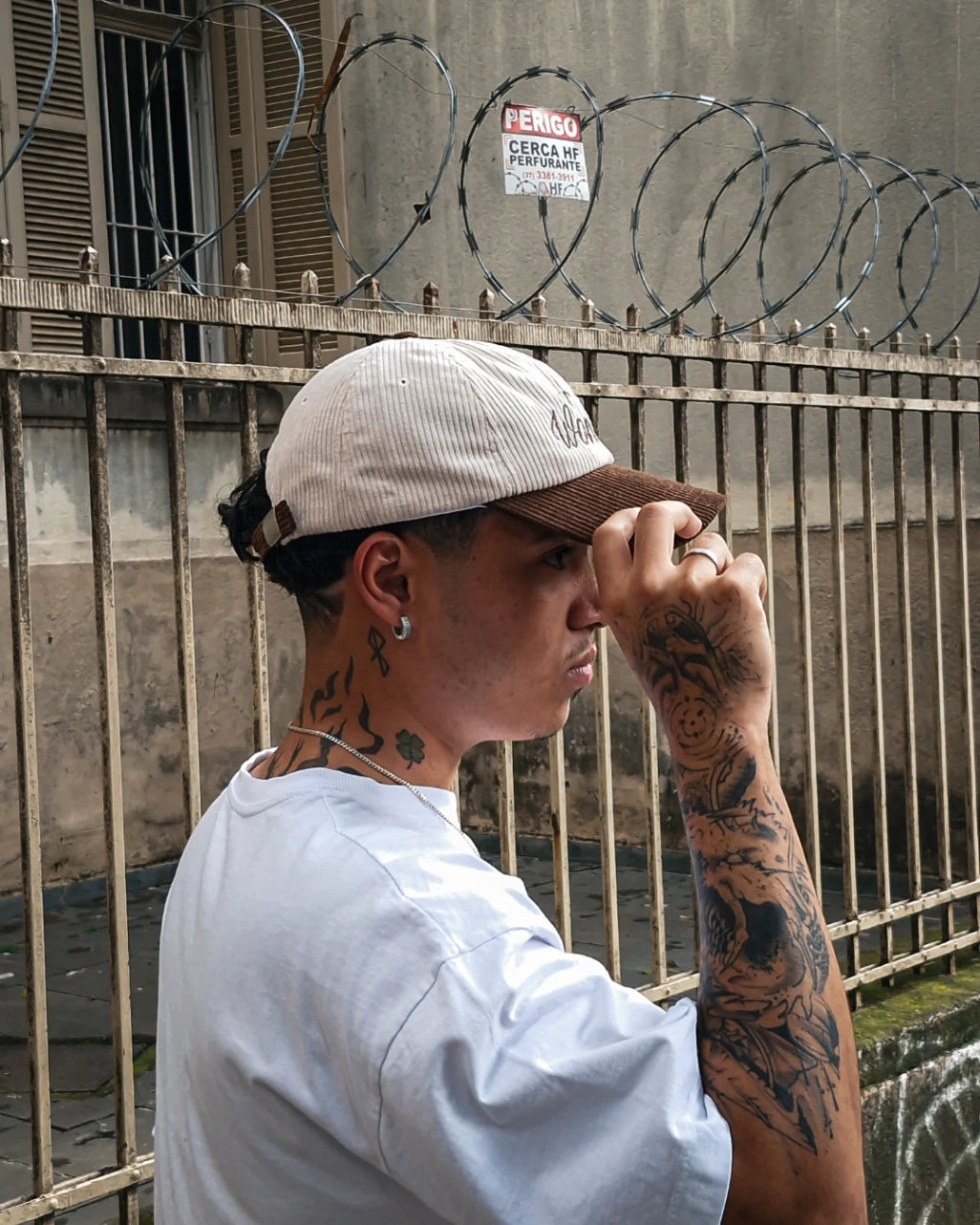 Boné- Wonder veludo